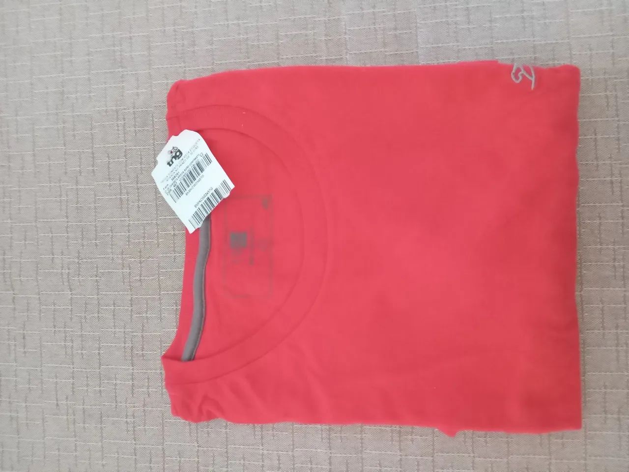 CAMISETA VERMELHA NOVA TAMANHO G - Foto 3