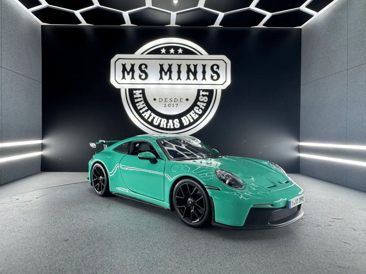 Miniatura Burago - Porsche 911 GT3 Verde escala 1/24 Novo Lacrado - Foto 2