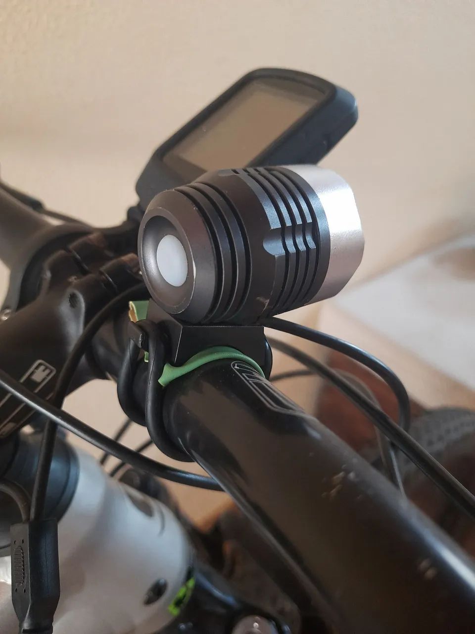 Farol de bicicleta forte - Foto 4
