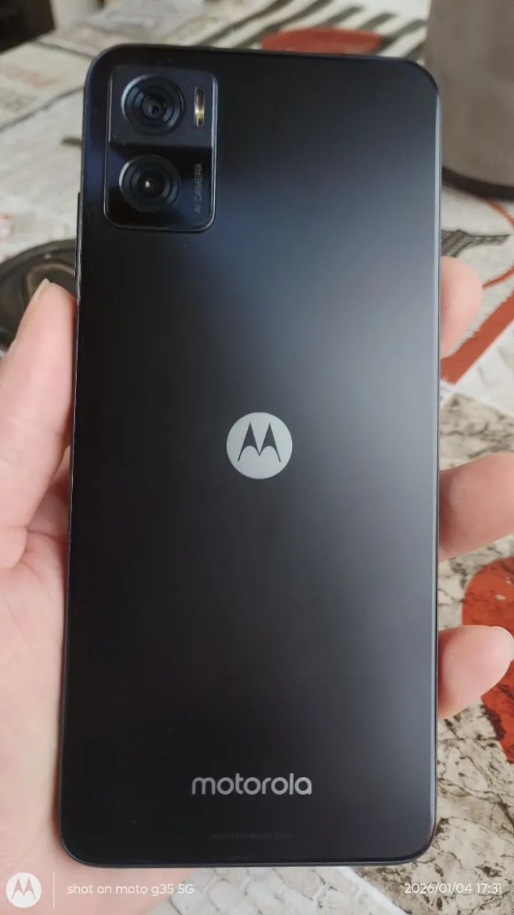 Cadeira e celular 64985870334851124