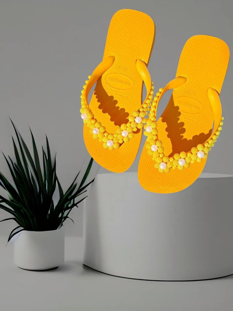 Chinelo Havaianas Top Original Bordado com Pérolas 