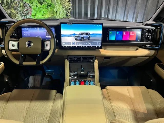 Denza B5 4WD, foto 9 de 12