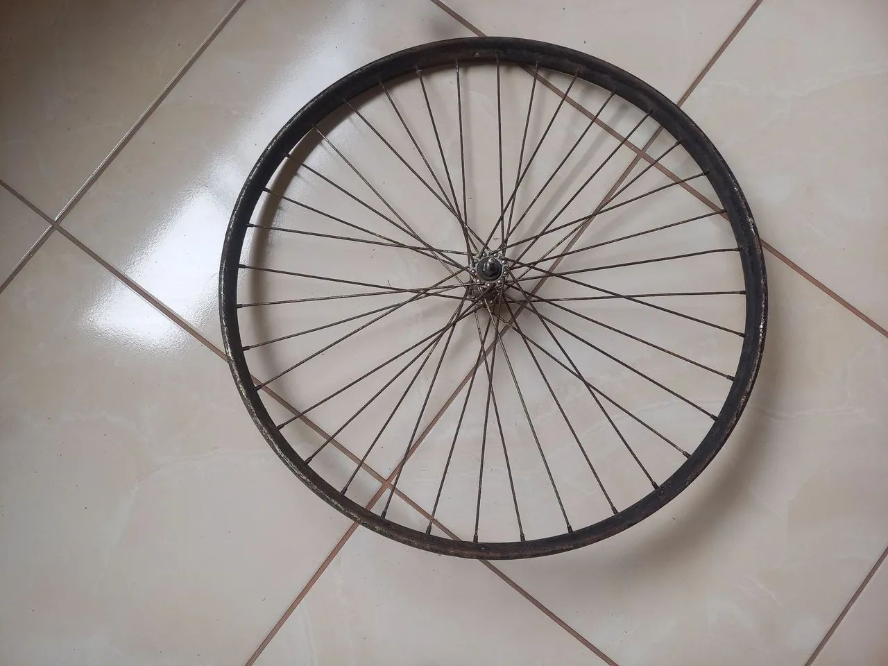 Roda de bicicleta barra forte antiga 