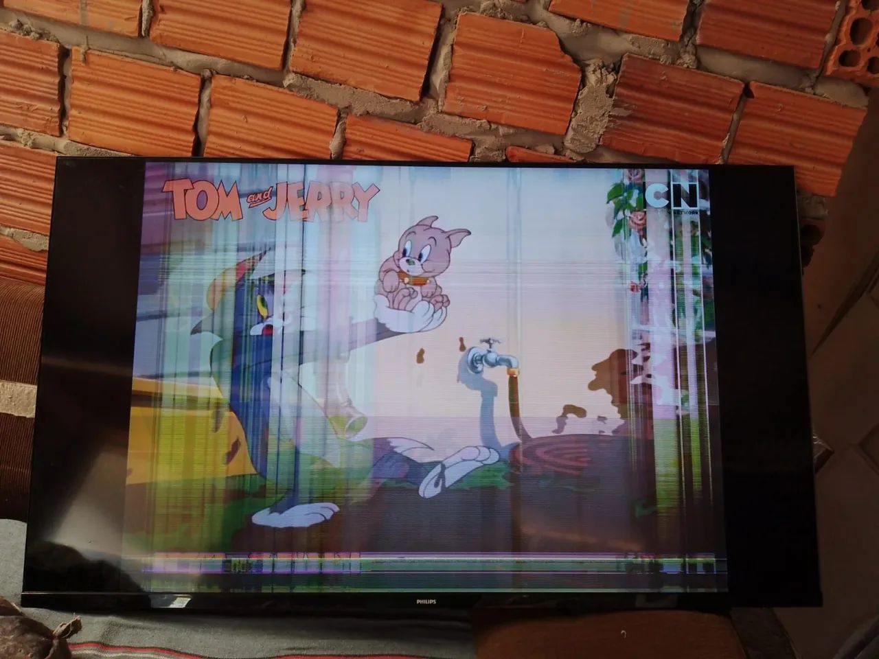 COM DEFEITO NA TELA TV PHILLIPS