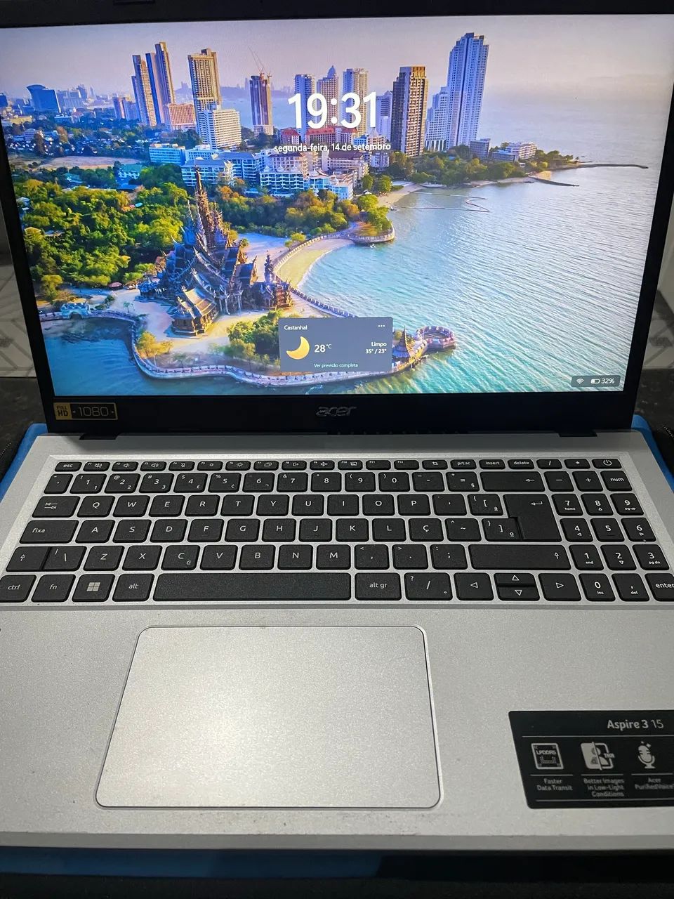 Vendo notebook Acer semi novo