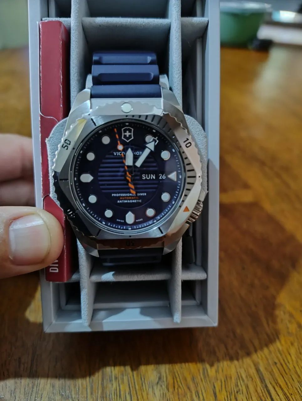 VICTORINOX AUTOMÁTICO 