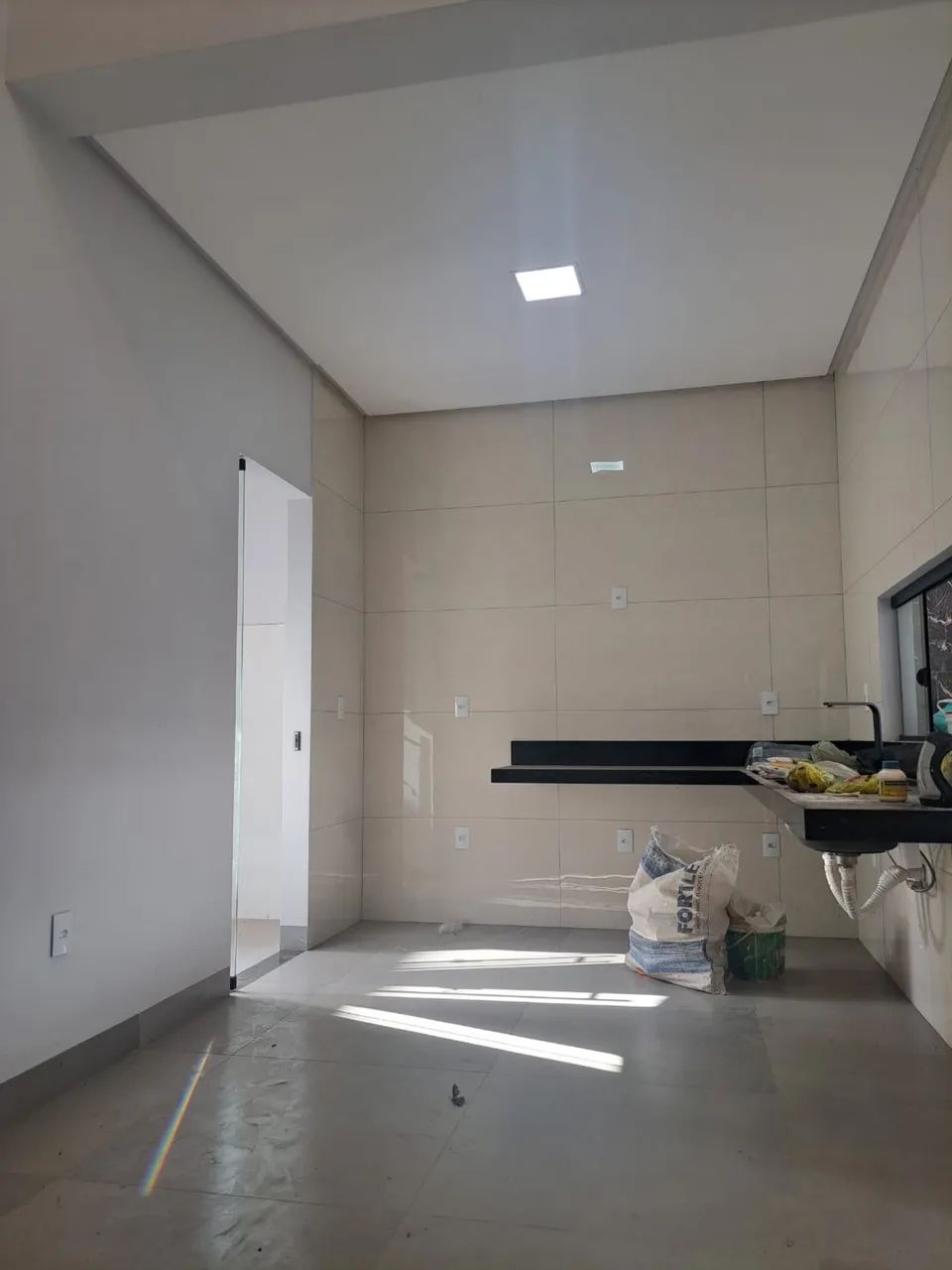 CASA MODERNA E ESTILOSA DISPONÍVEL PARA VENDA - Foto 3