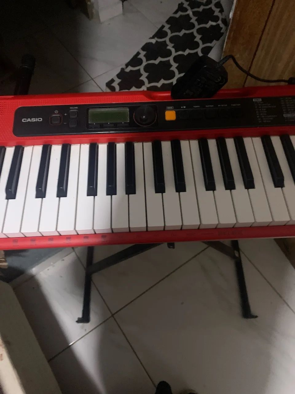 Vendo teclado Casio vermelho cts200. - Foto 3