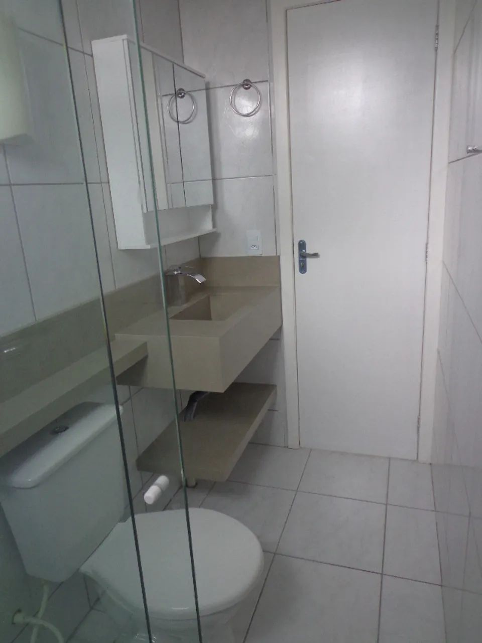 Ótimo apartamento com 2 dorm. semi-mobiliado na região central do bairro forquilhinhas. - Foto 3