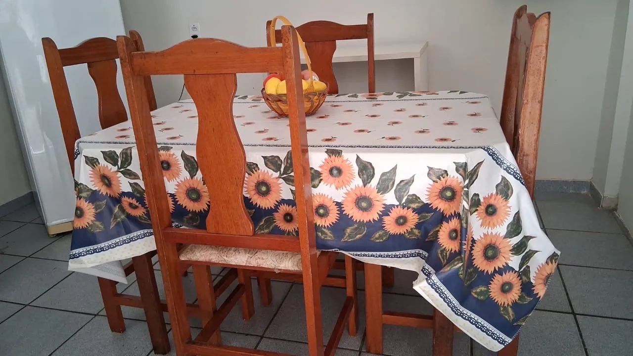 MESA DE MADEIRA SEMINOVA