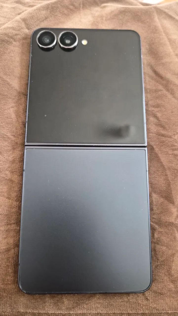 Samsung Z Flip 7 - Foto 4