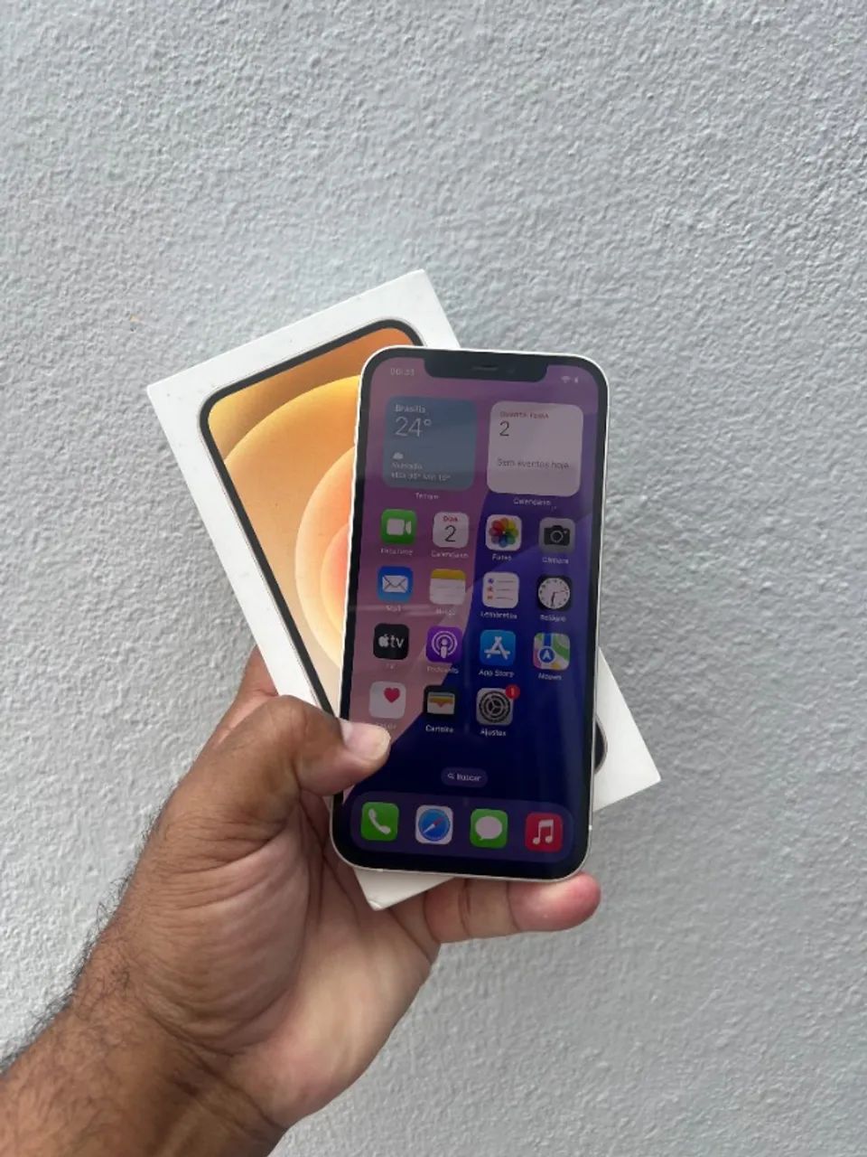 IPhone 12 64GB Branco - Foto 2