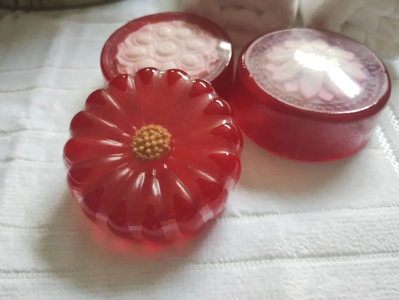 Kit 3 sabonete glicerinado perfumado morango  - Foto 2