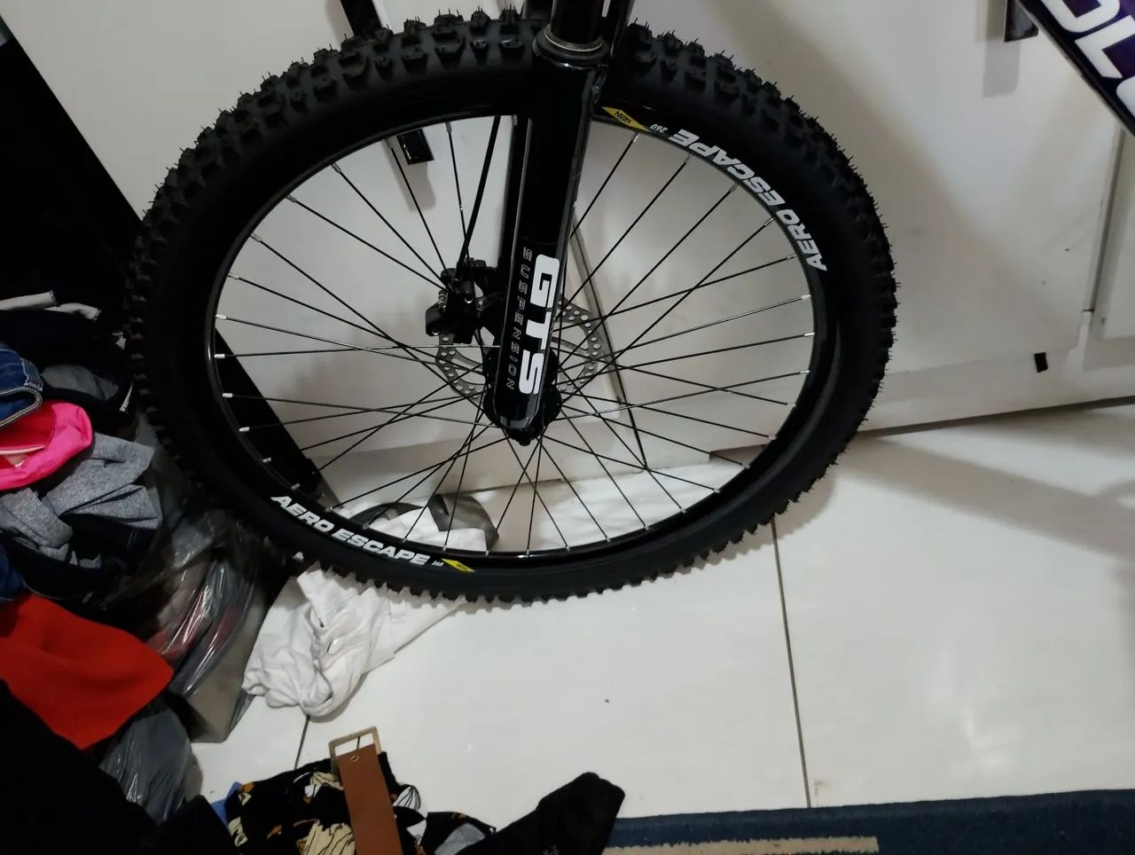 Bicicleta aro 29 absolute Brutus roxa novíssima  - Foto 4