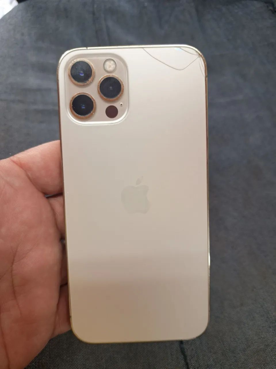 iPhone 12 Pro Dourado.  - Foto 2