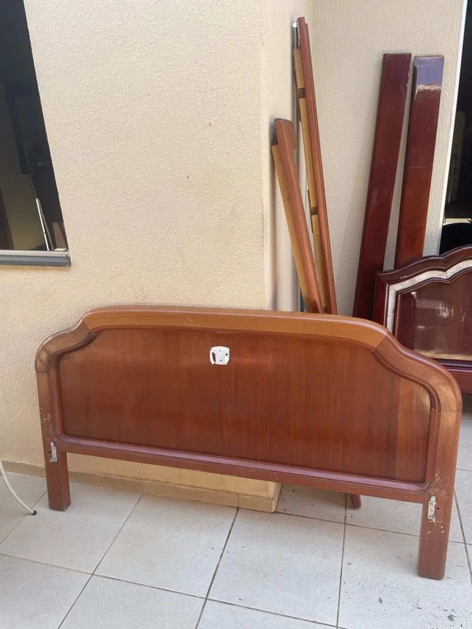  Cama de Casal de Madeira Tradicional Usada - Foto 2
