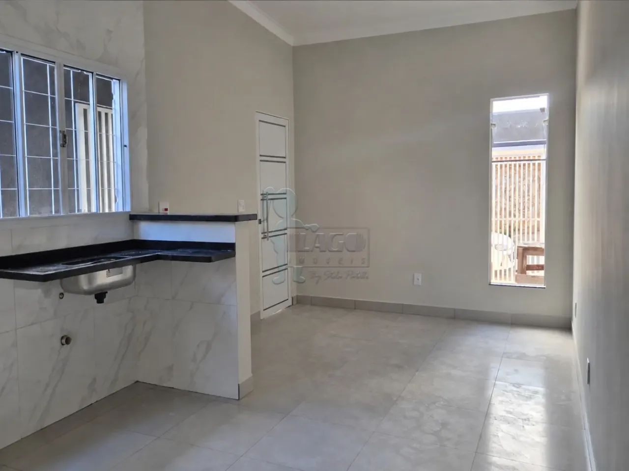 Casa de 65m² com 03 quartos sendo 01 suíte - Planalto Verde