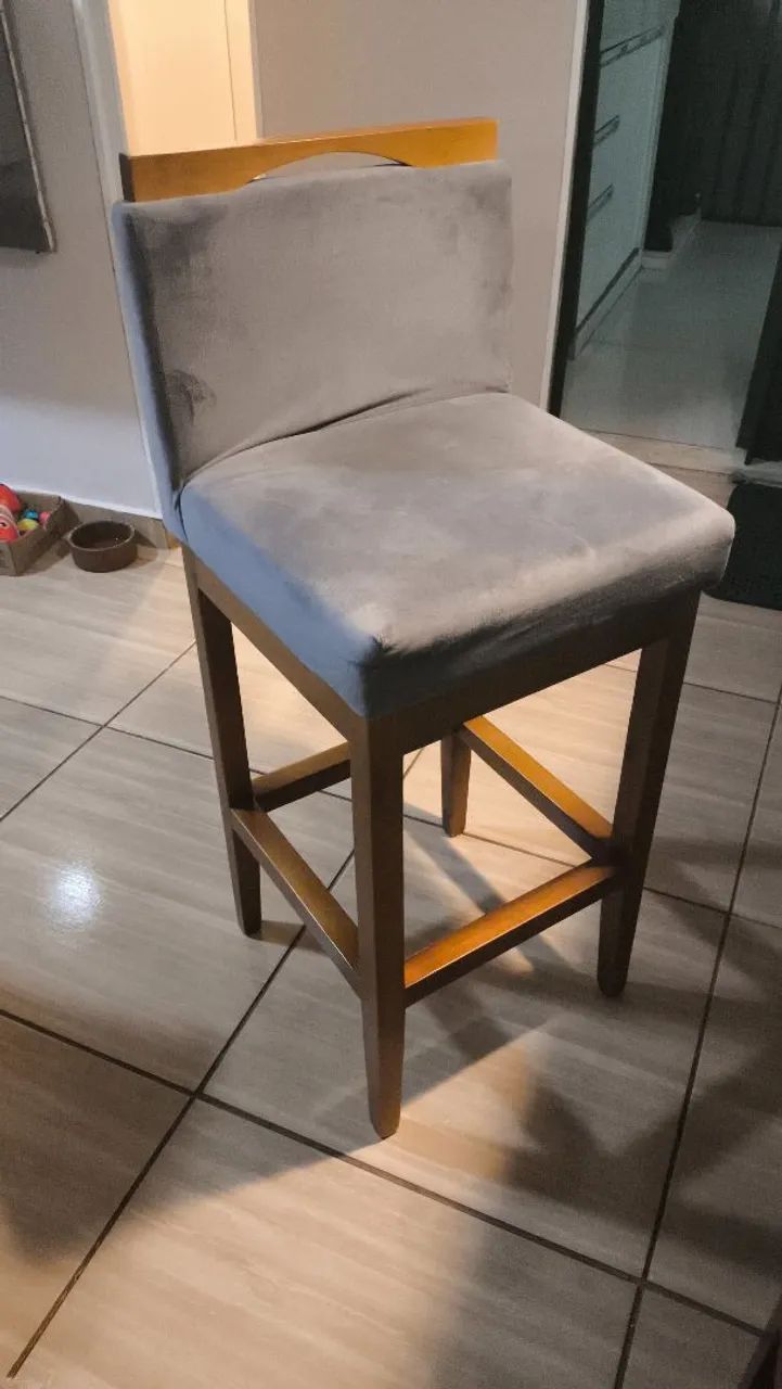 Vende se mesa com 4 banquetas  - Foto 2