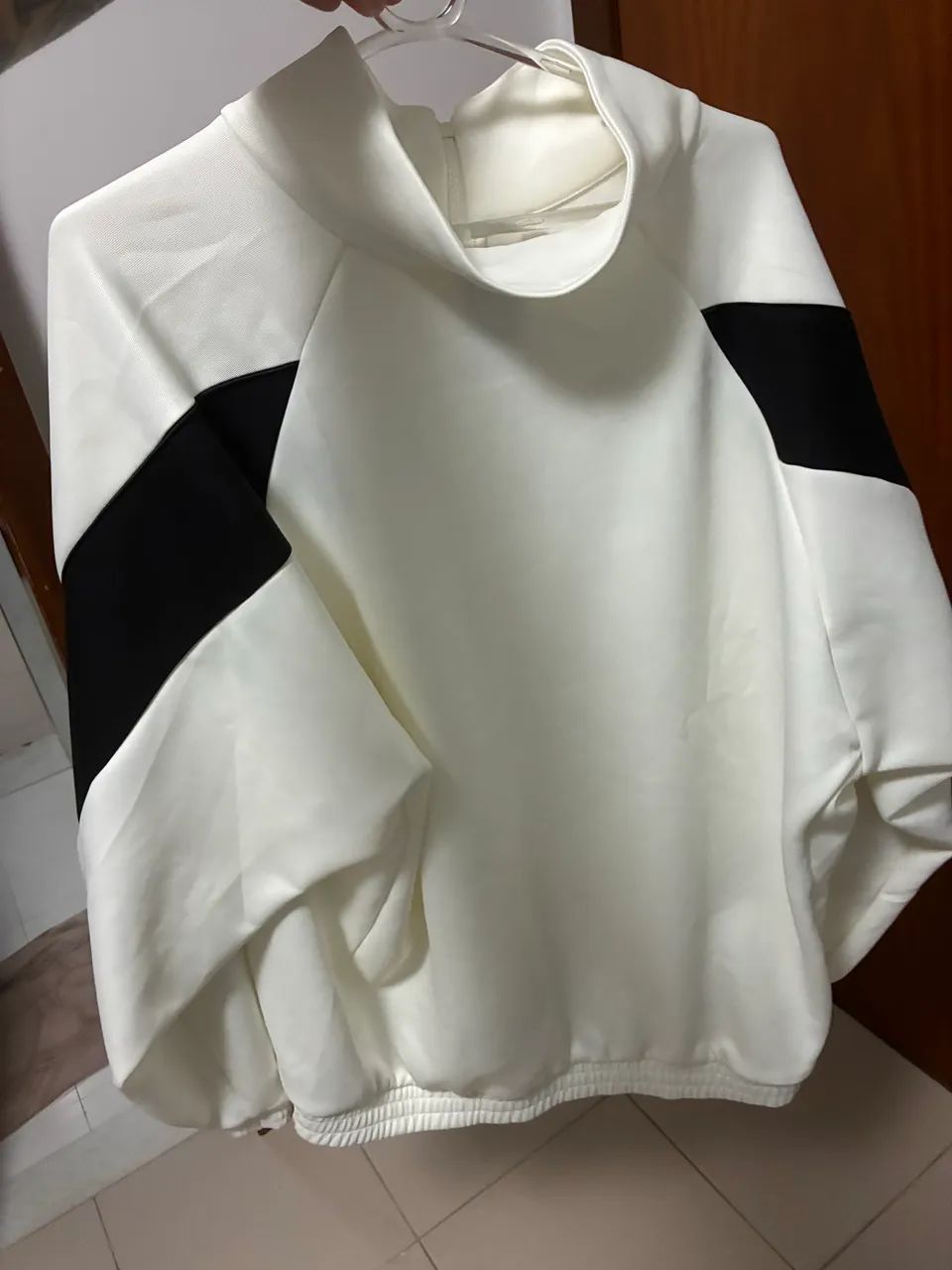 Casaco Adidas branco com listra preta - Foto 2