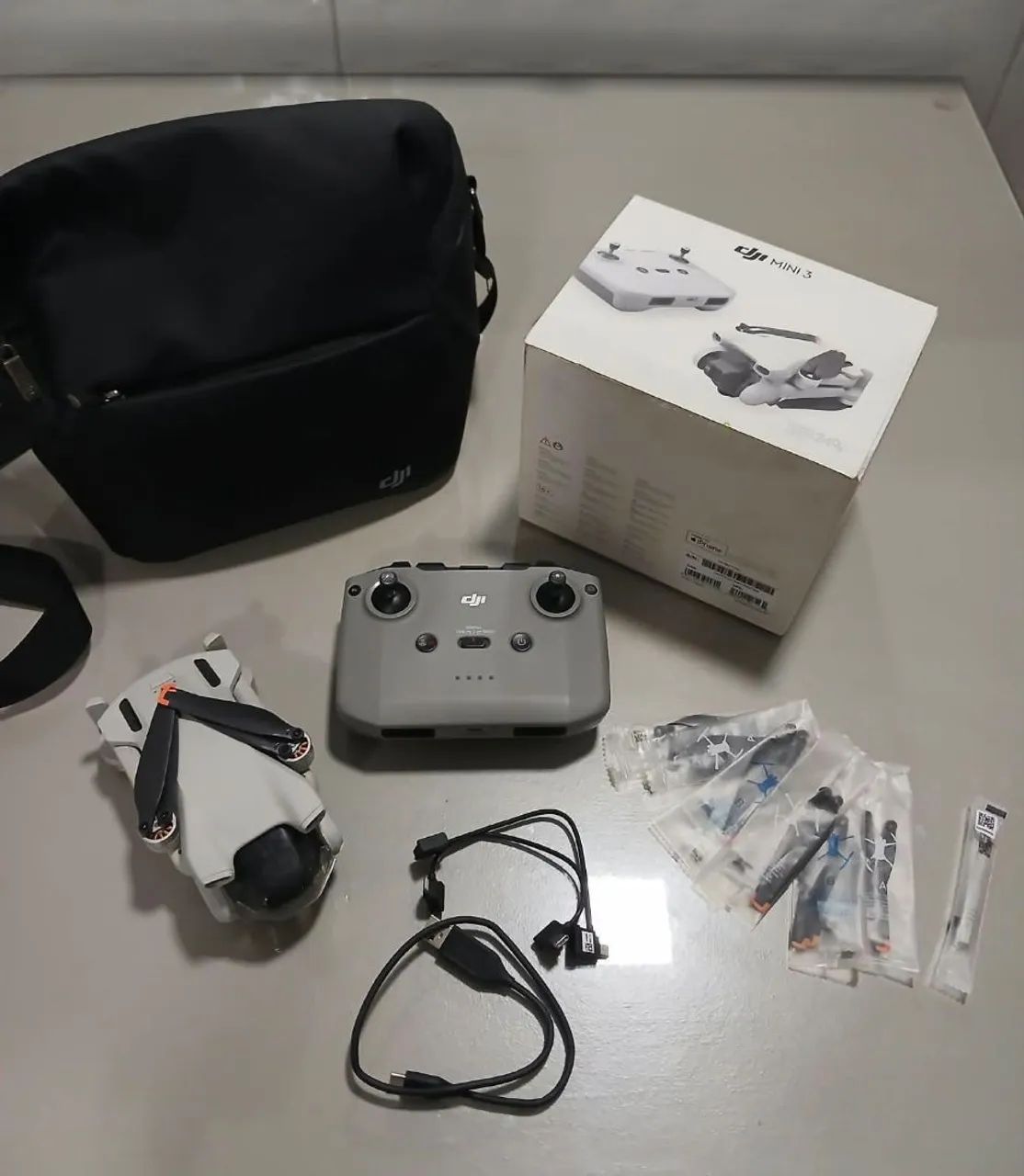 Drone DJI Mini 3 + Controle DJI RC-N1 + Bolsa + Acessórios Extras (Impecável) - Foto 4