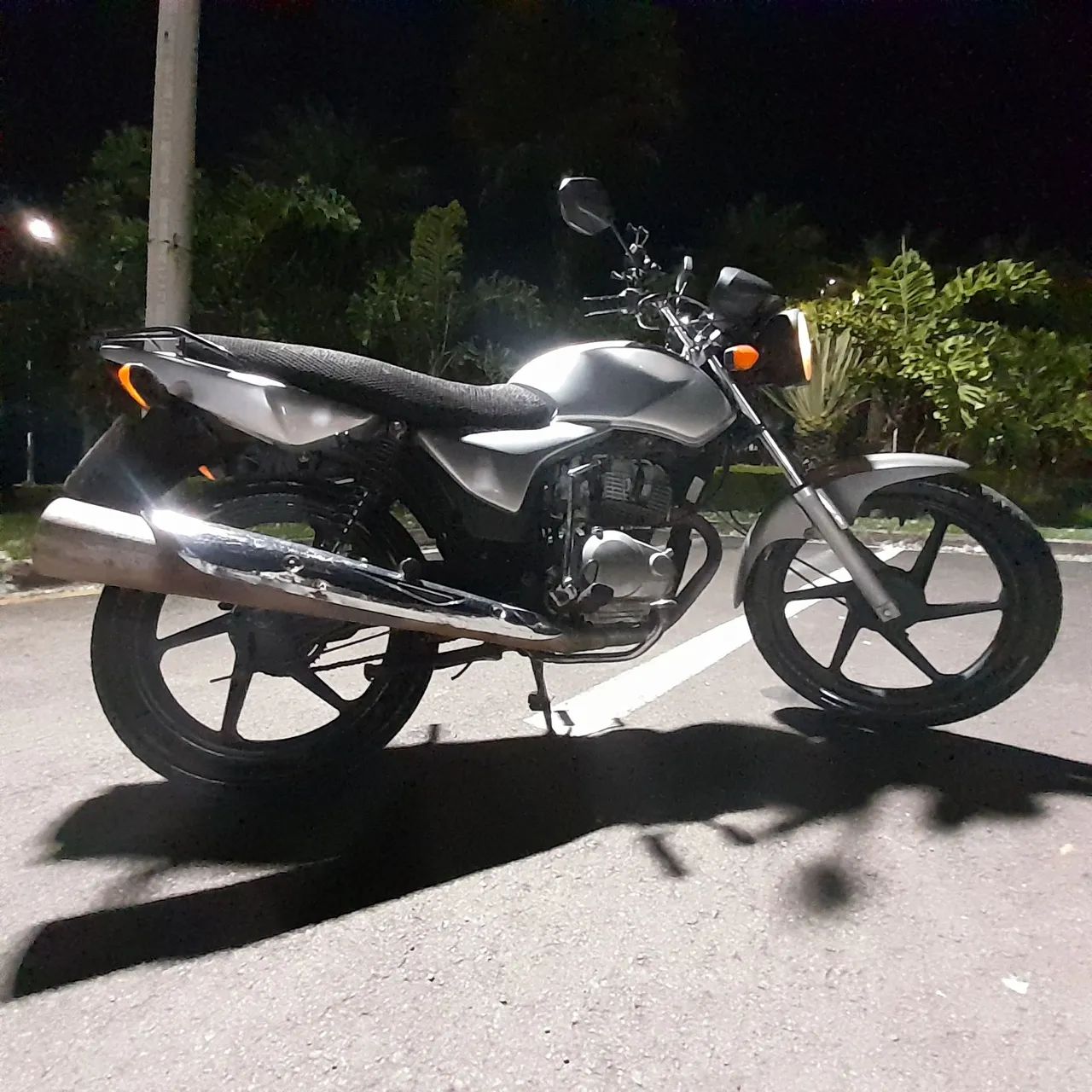 CG 150 ks em ótimo estado.