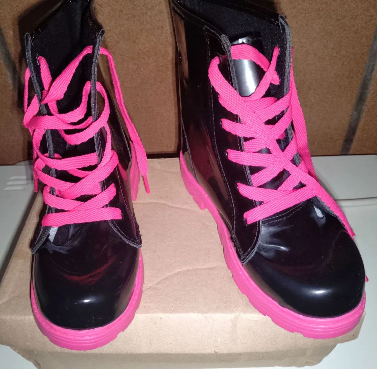 Vendo bota coturno infantil. Tamanho 31. - Foto 2