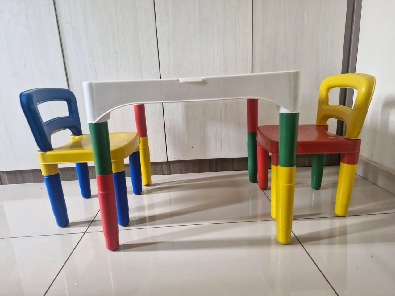 Mesinha Didática Infantil Com 2 Cadeiras - Foto 2