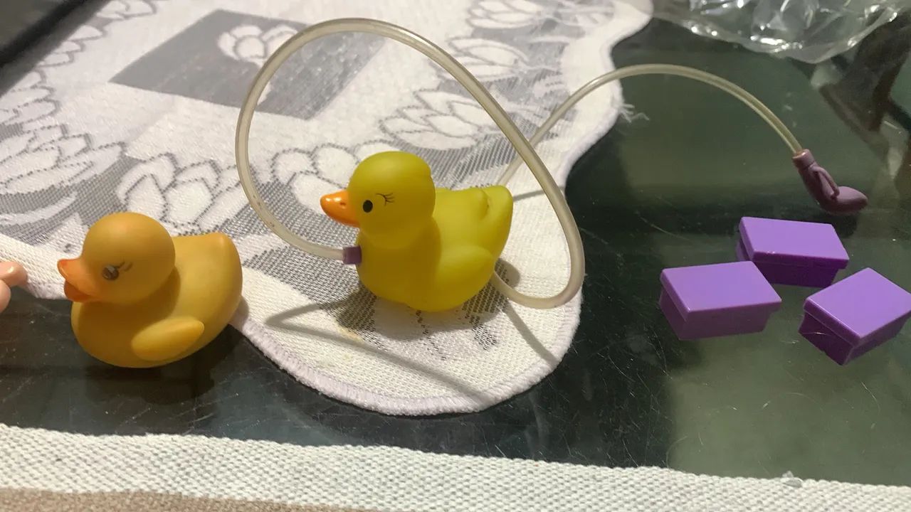 Acessórios da Barbie, patinho e chuveiro  - Foto 2