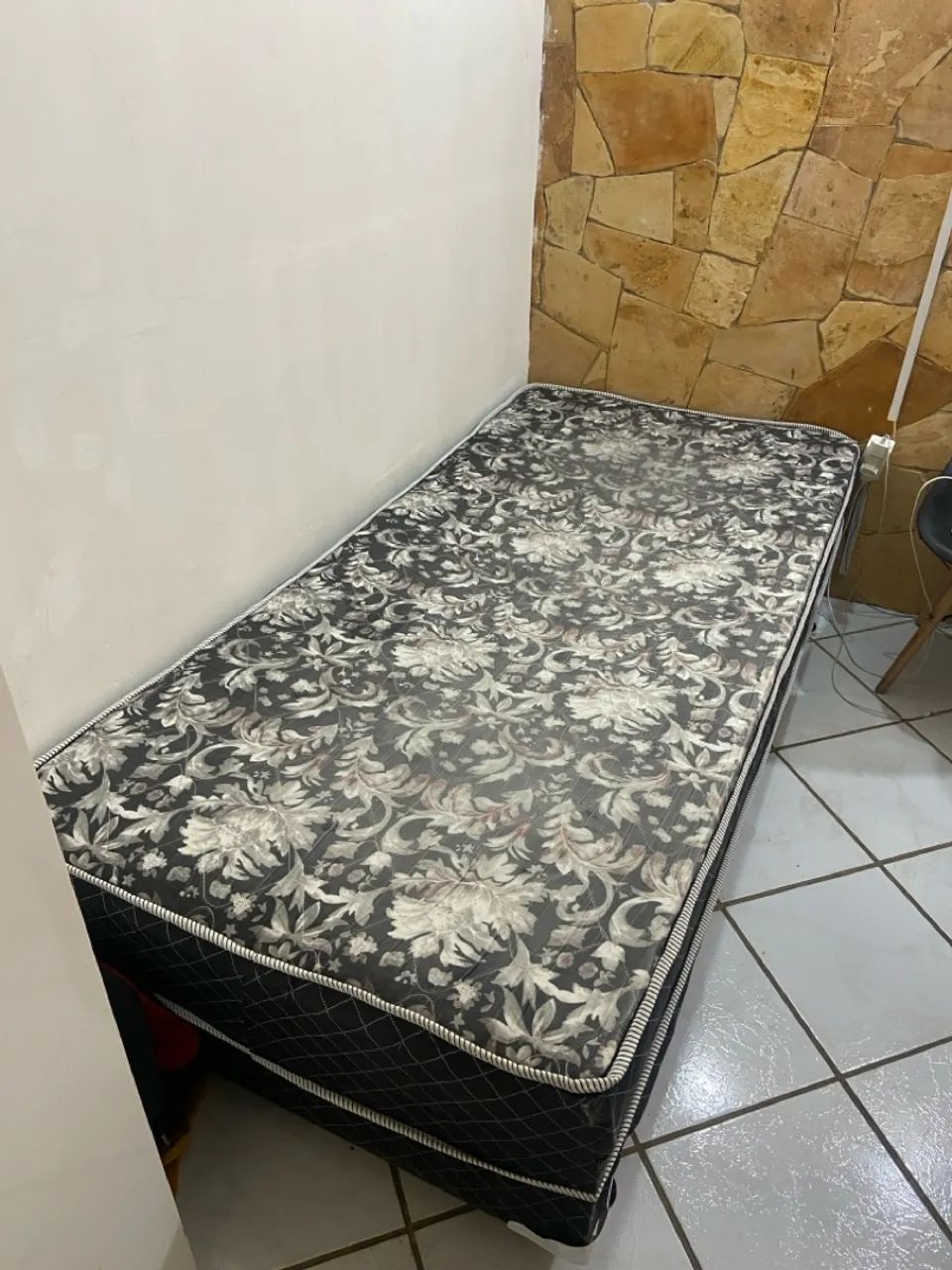 Vendo cama de solteiro  - Foto 3
