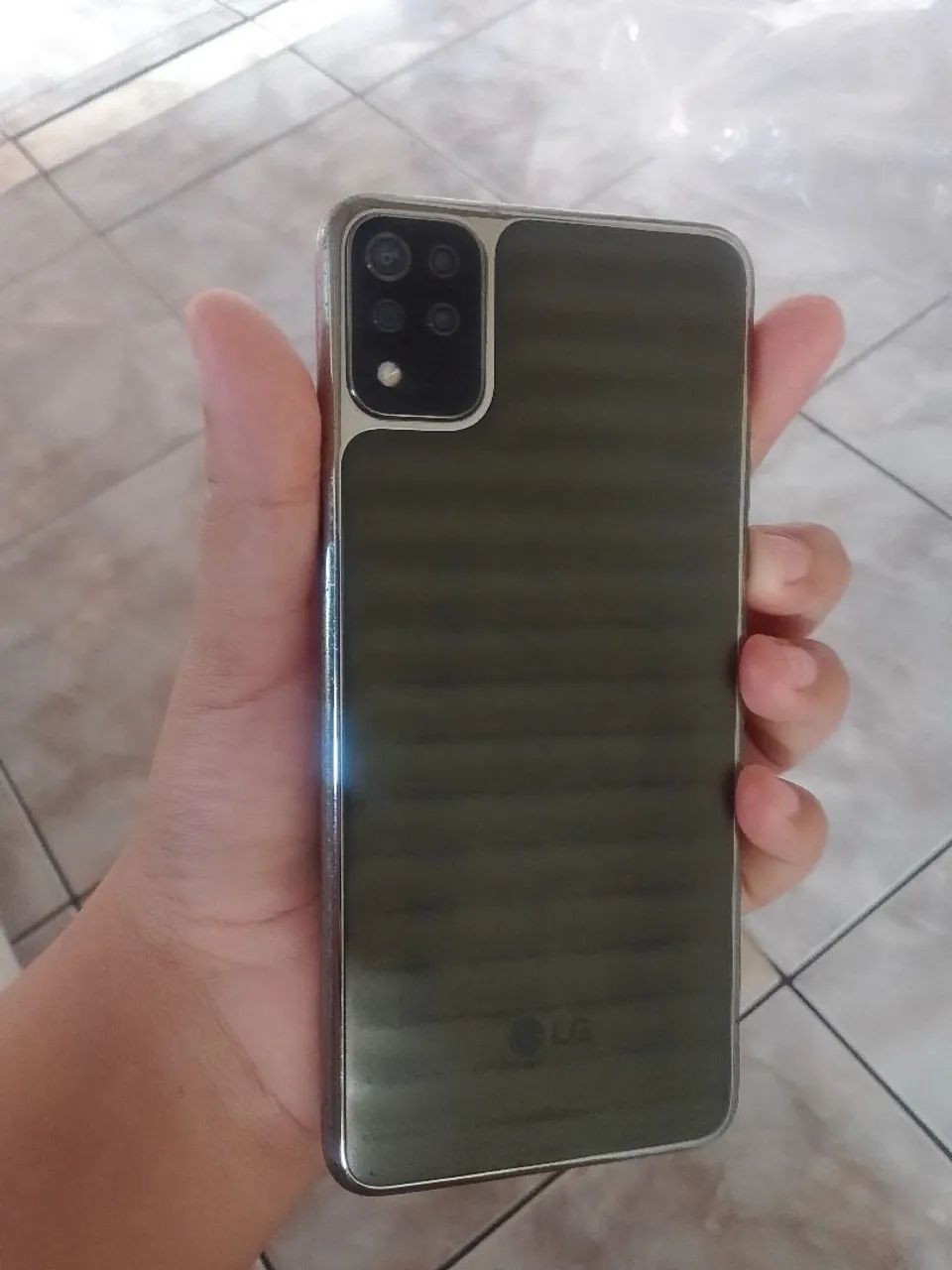 Celular LG k52 todo perfeito,com um pequeno arranhão do lado  - Foto 3