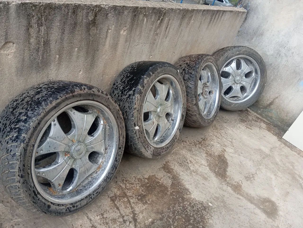 Rodas Hilux aro 20