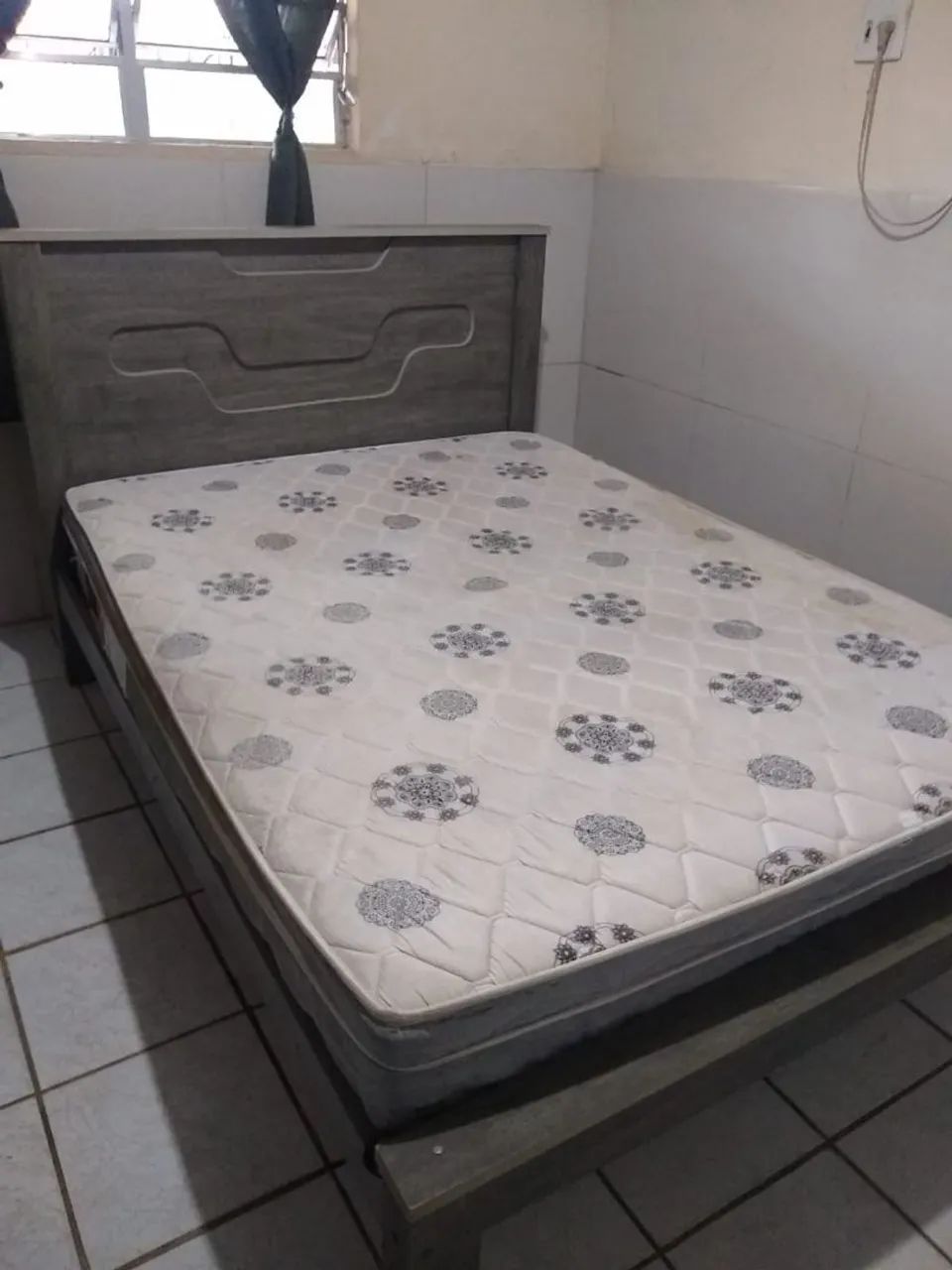 Cama de casal com colchão 