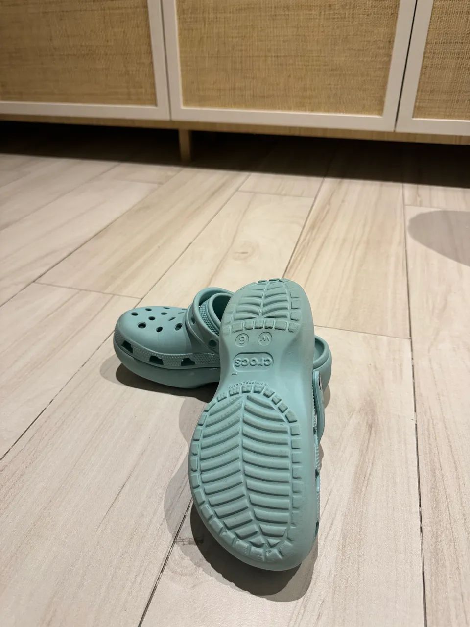 Crocs- verde água  - Foto 2