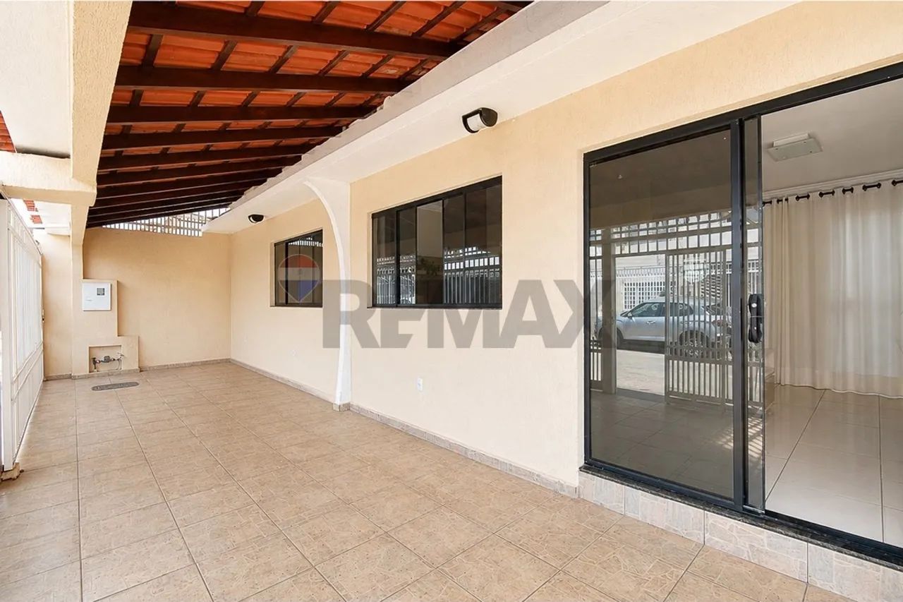 CASA TERREA NA QE 5 DO GUARA I COM 3 QUARTOS GARAGEM COM 2 VAGAS E EDÍCULA COM 2 QUARTOS A