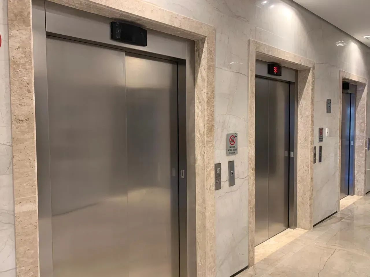 Excelente sala - nascente - 28m2 - andar alto - banheiro e vaga privativa! - Foto 3