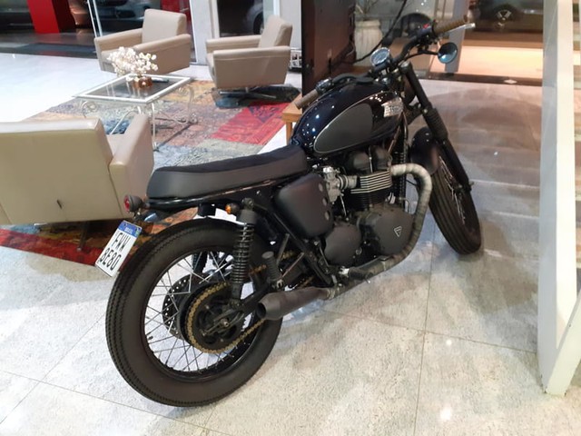TRIUMPH BONNEVILLE T100
