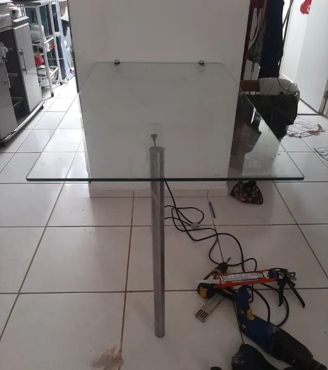 Mesa de Vidro com pé inox 