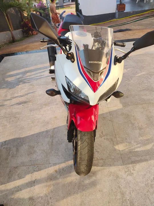 CBR 500R Troco p/ Carro