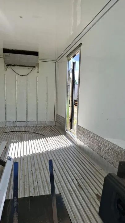 Baú refrigerado 5mts 2022/23 com aparelho 