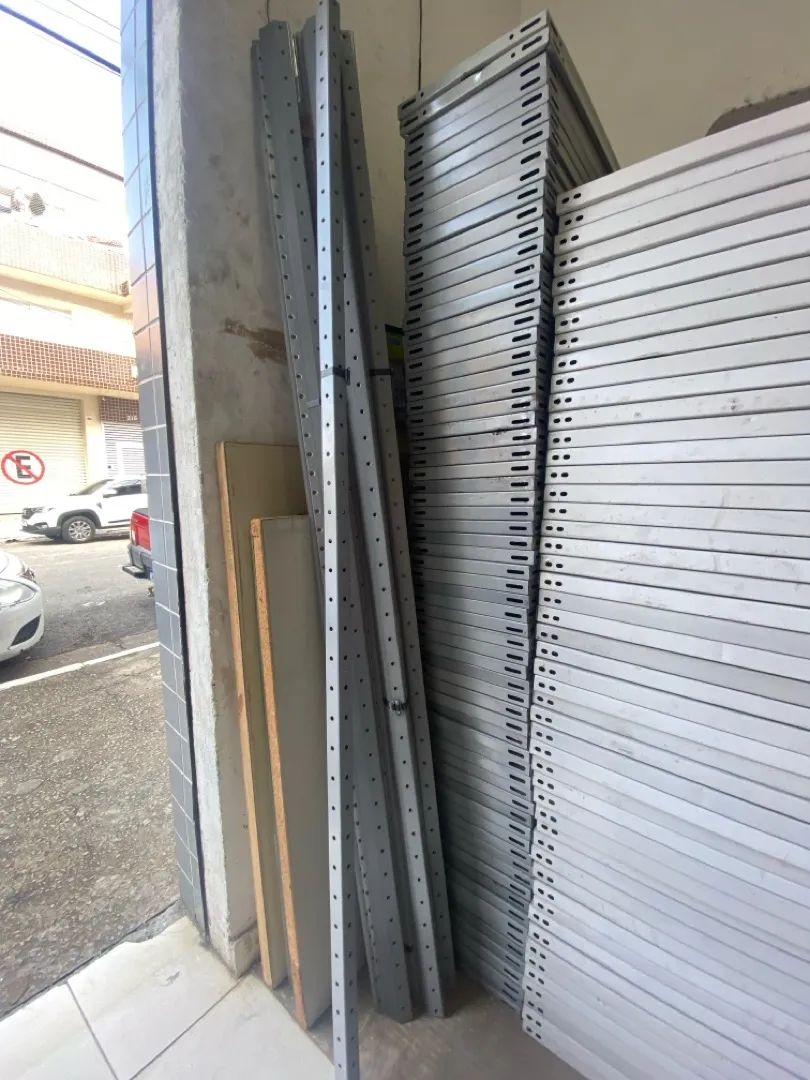 COMPRAMOS ESTANTES DE AÇO