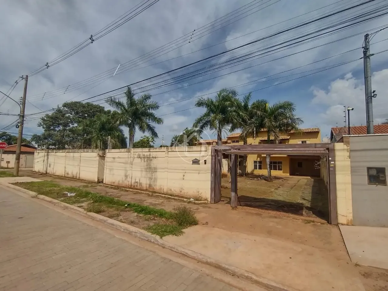 SOBRADO LOTE DE ESQUINA AMPLO PARA INVESTIDORES