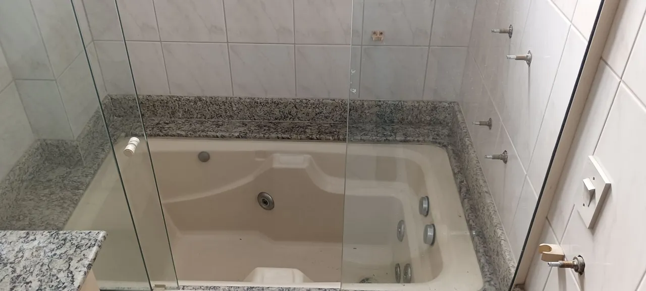 Linda Banheira com Jato de Hidromassagem