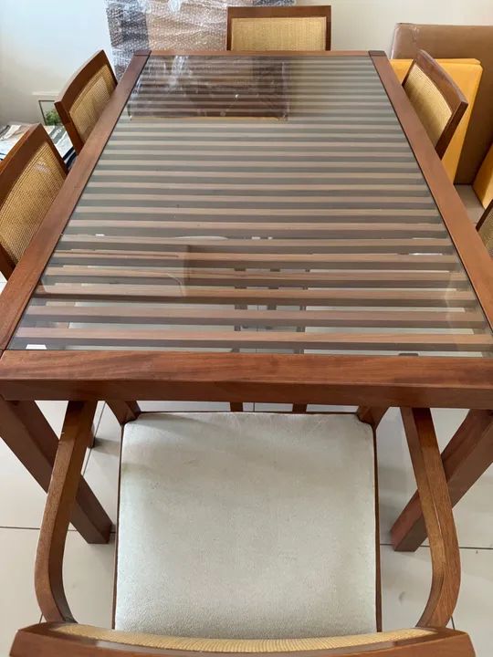 Mesa para sala de jantar com 6 cadeiras