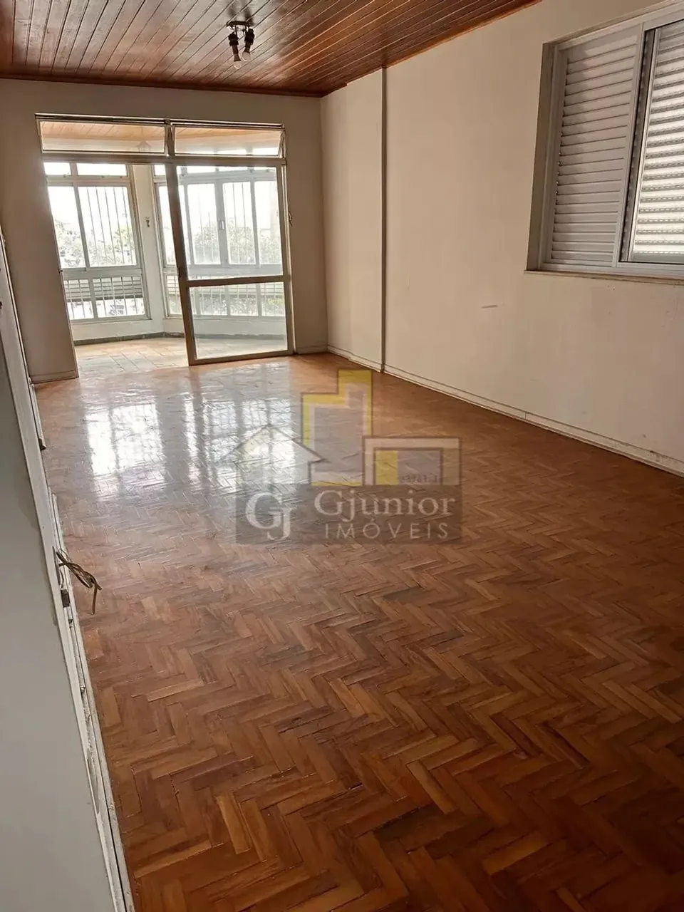 VENDA: Apartamento com 3 +1 Dormitórios (sendo 1 suíte), Varanda + Garagem, Centro, Campin