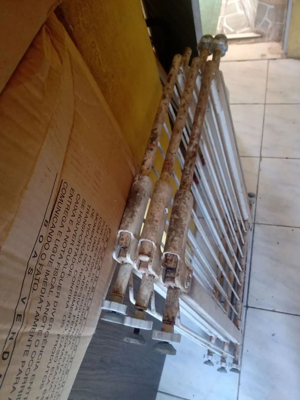 Vende se grades de proteção obs precisa pintar - Foto 4