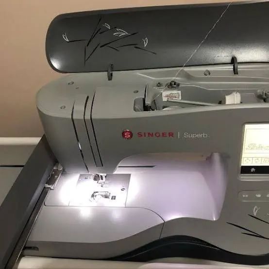 Bordadeira eletrônica singer supera em - Foto 2