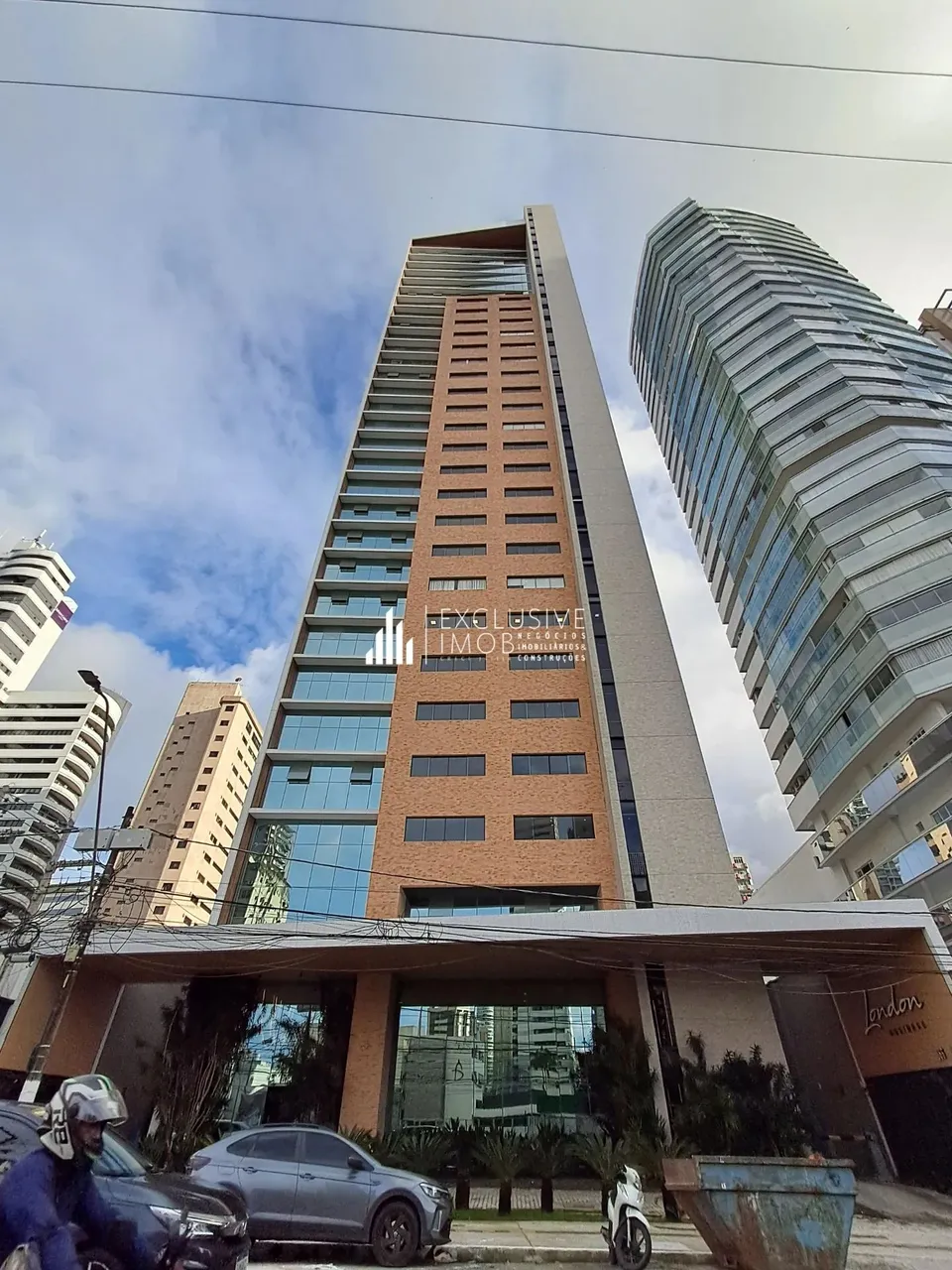 Salas comerciais para venda no Ed. Londrina Business, 32m² , 05 Elevadores. Documentação P