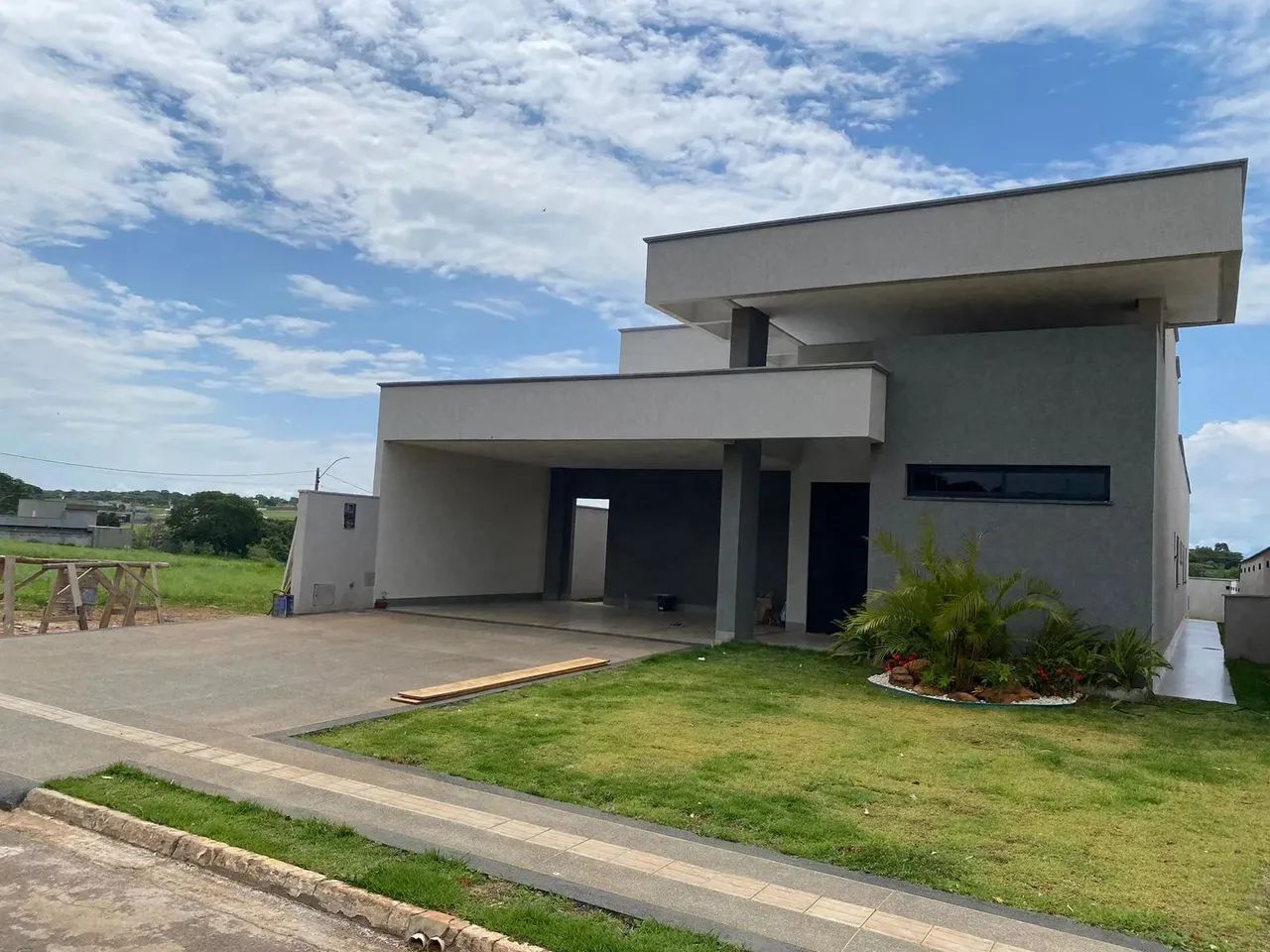 CASA DE LUXO NO CONDOMÍNIO RESIDENCIAL COPAGABANA 3 SUÍTES