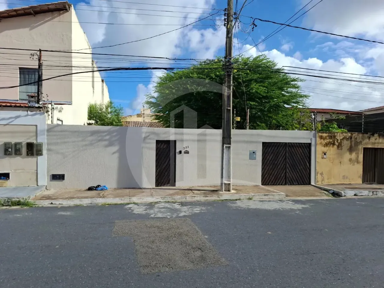 Casa à Venda no Bairro Coroa do Meio ? Ampla, Confortável e Bem Localizada!