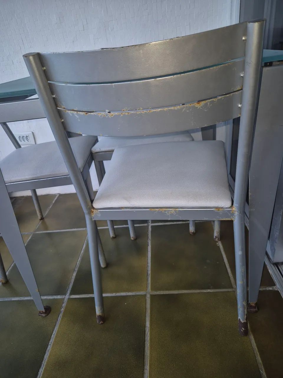 Mesa com 4 cadeiras - Foto 2